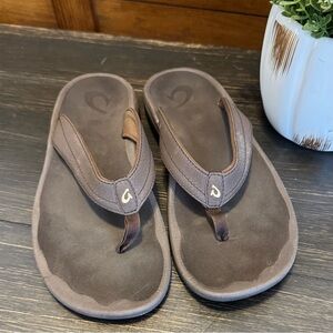 Olukai Women’s Brown Sandals. Size 9.